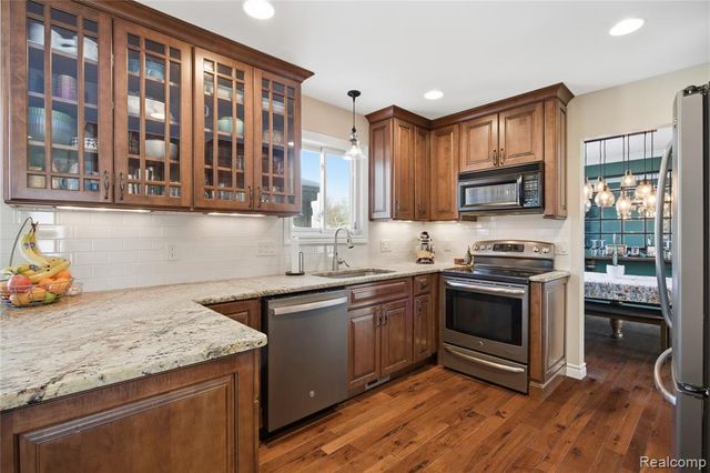 816 Oak Cluster Court, Howell, MI 48855