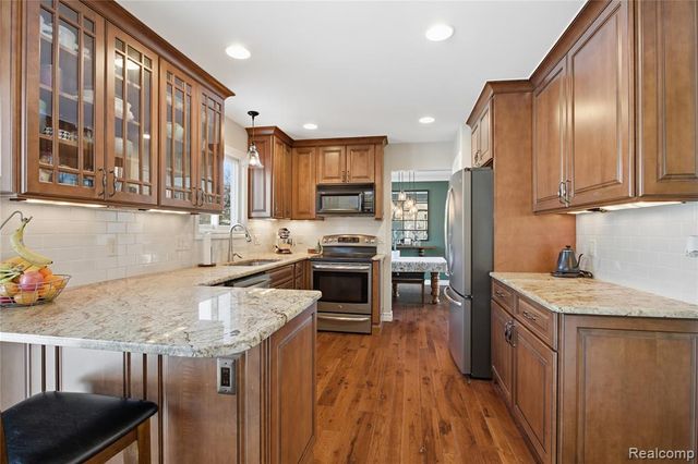 816 Oak Cluster Court, Howell, MI 48855