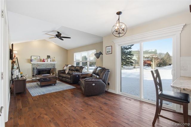 816 Oak Cluster Court, Howell, MI 48855