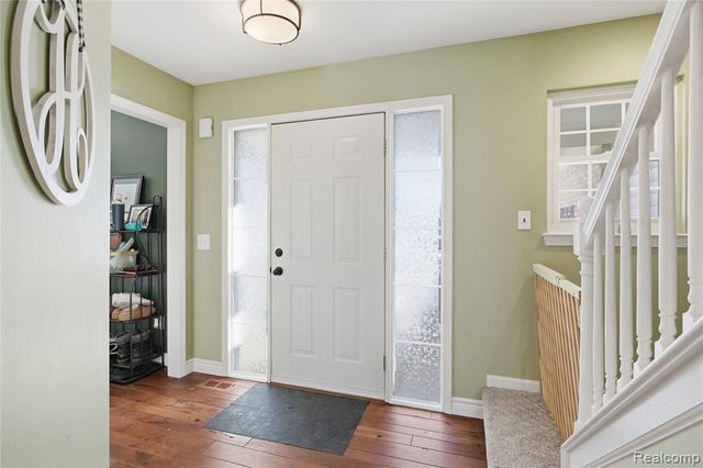 816 Oak Cluster Court, Howell, MI 48855