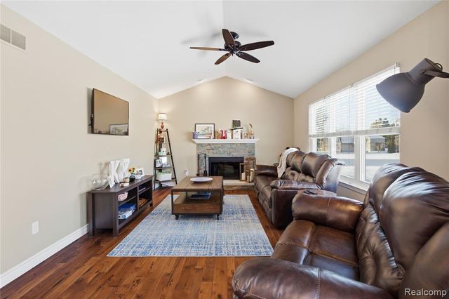 816 Oak Cluster Court, Howell, MI 48855