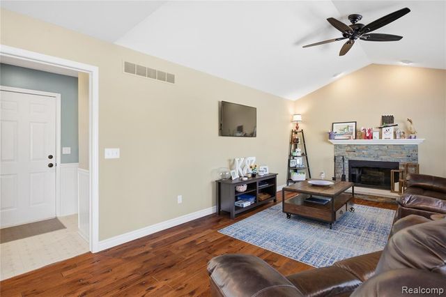 816 Oak Cluster Court, Howell, MI 48855