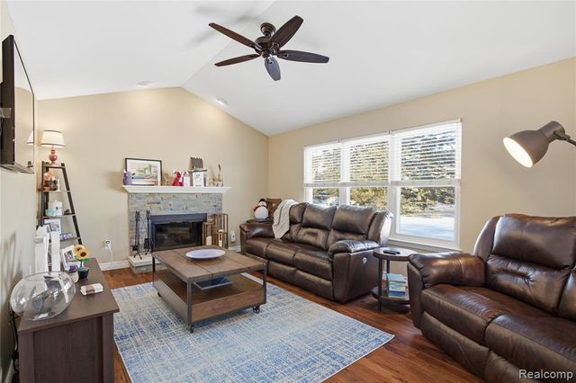 816 Oak Cluster Court, Howell, MI 48855