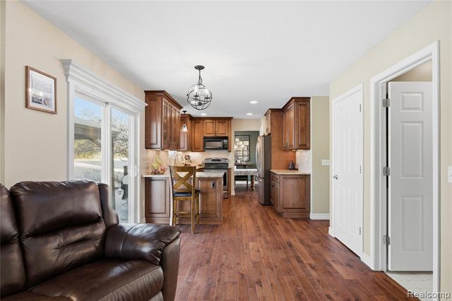 816 Oak Cluster Court, Howell, MI 48855