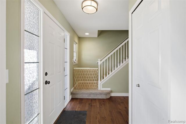 816 Oak Cluster Court, Howell, MI 48855