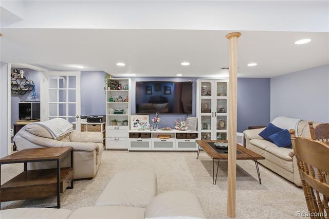 816 Oak Cluster Court, Howell, MI 48855