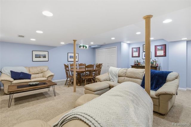 816 Oak Cluster Court, Howell, MI 48855