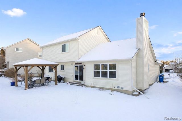 816 Oak Cluster Court, Howell, MI 48855