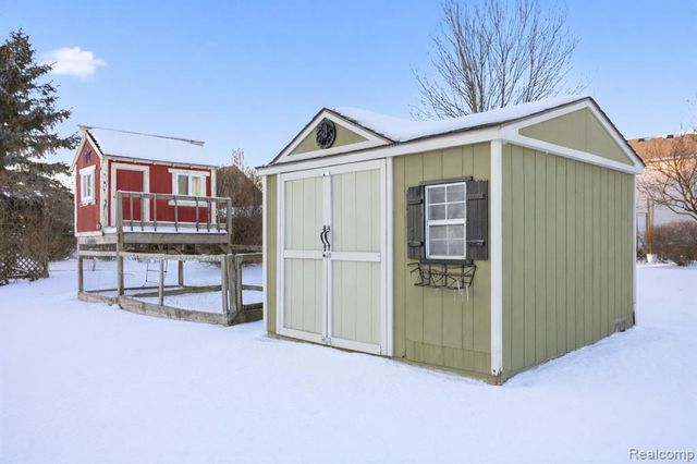 816 Oak Cluster Court, Howell, MI 48855