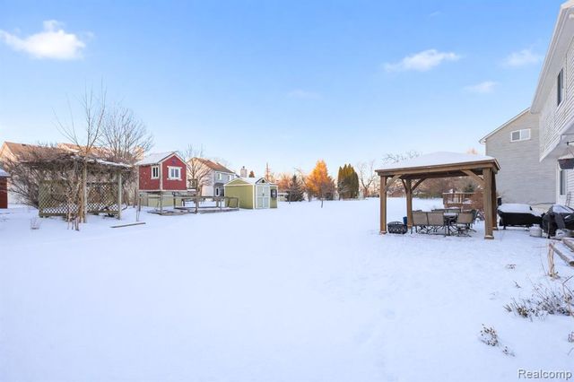 816 Oak Cluster Court, Howell, MI 48855