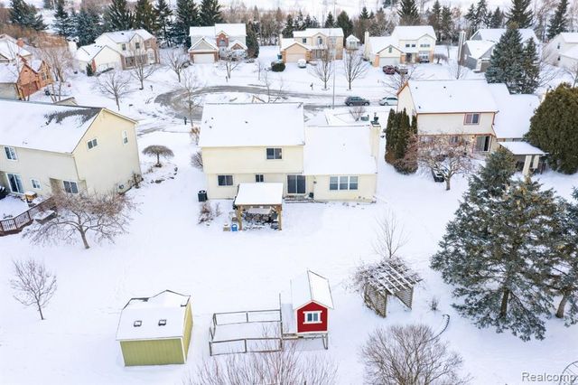 816 Oak Cluster Court, Howell, MI 48855