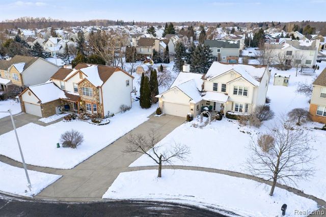 816 Oak Cluster Court, Howell, MI 48855