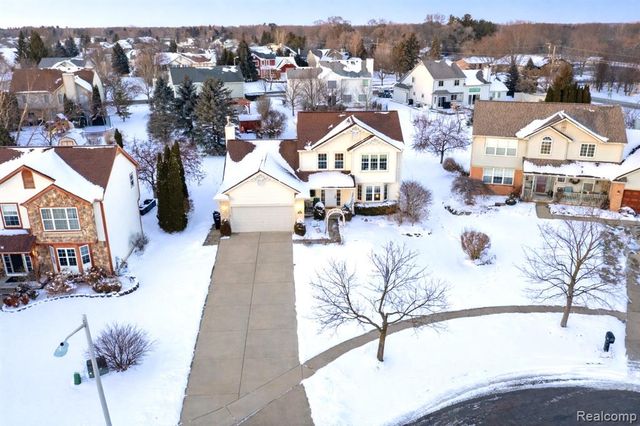 816 Oak Cluster Court, Howell, MI 48855