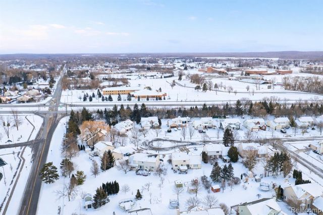 816 Oak Cluster Court, Howell, MI 48855