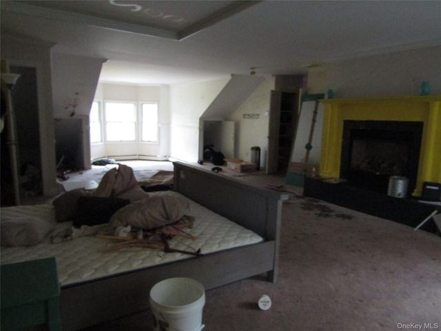 5 Wynville, Coram, NY 11727