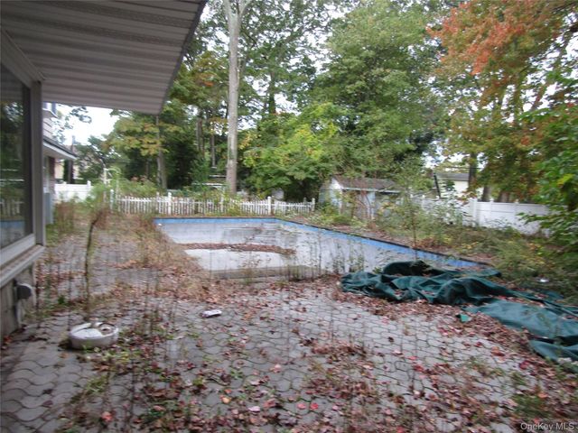 5 Wynville, Coram, NY 11727