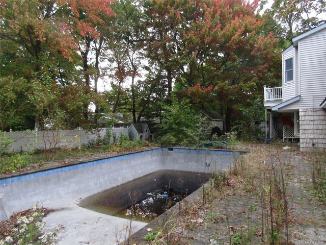 5 Wynville, Coram, NY 11727