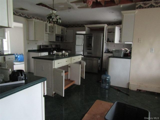 5 Wynville, Coram, NY 11727