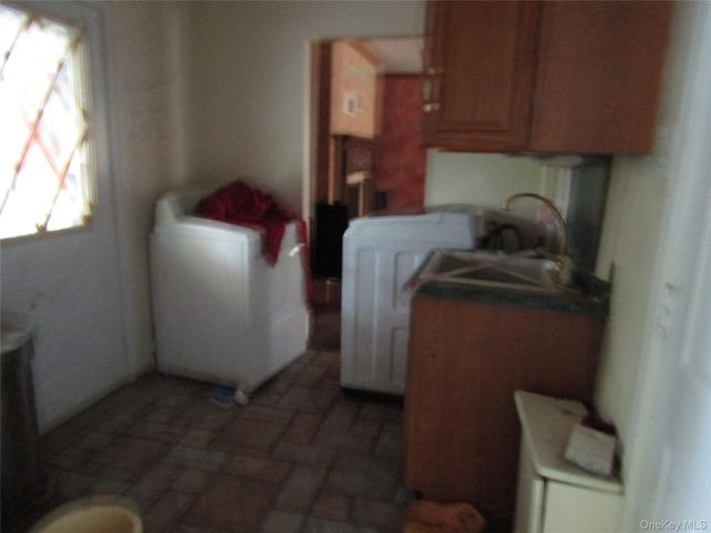 5 Wynville, Coram, NY 11727