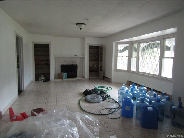 5 Wynville, Coram, NY 11727