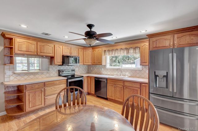 18 Aster Avenue, Holtsville, NY 11742