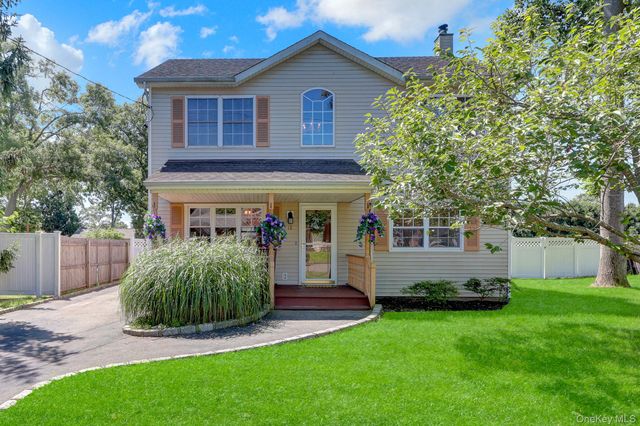 18 Aster Avenue, Holtsville, NY 11742