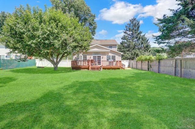 18 Aster Avenue, Holtsville, NY 11742