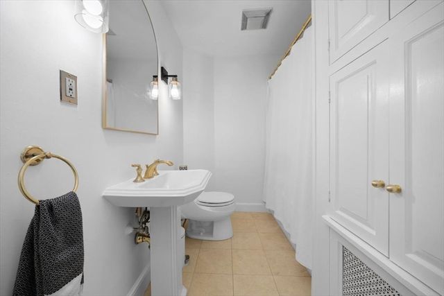 2 Woodbine Ln, Hingham, MA 02043