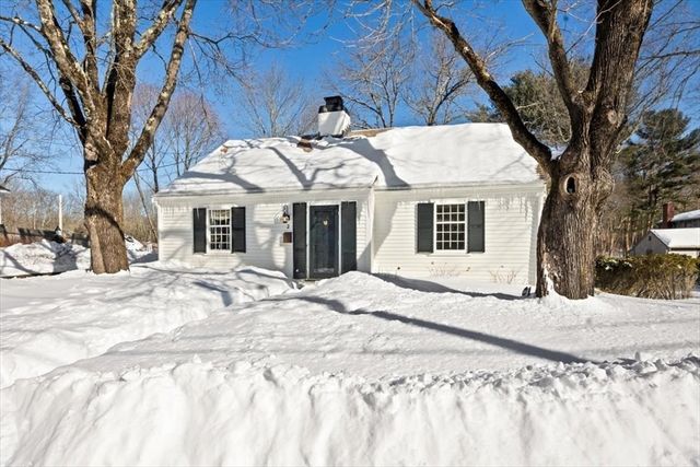 2 Woodbine Ln, Hingham, MA 02043