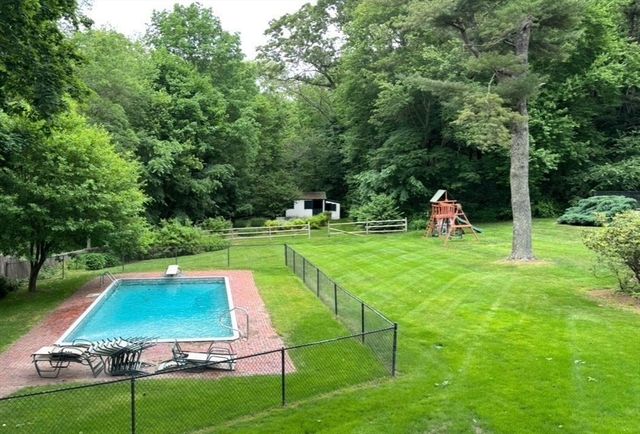 2 Woodbine Ln, Hingham, MA 02043