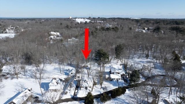 2 Woodbine Ln, Hingham, MA 02043