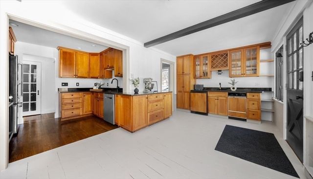 2 Woodbine Ln, Hingham, MA 02043