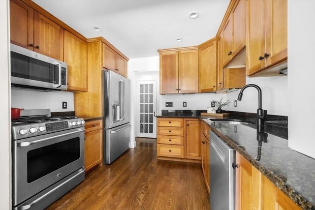 2 Woodbine Ln, Hingham, MA 02043