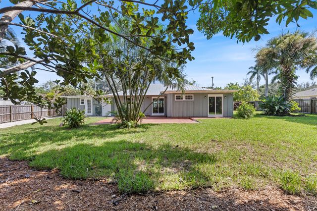 333 SW Manor Dr, Stuart, FL 34994