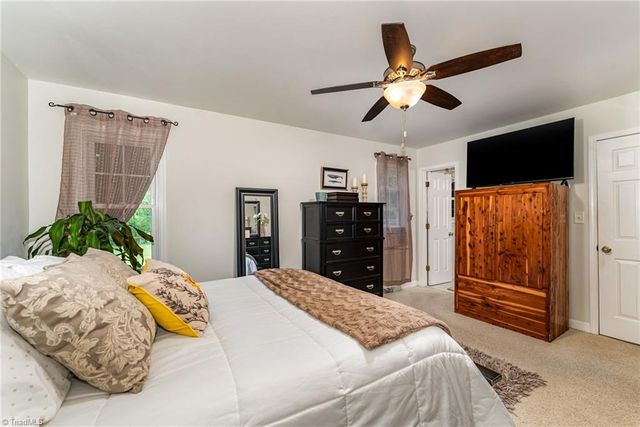 437 Valleymeade Drive, Kernersville, NC 27284