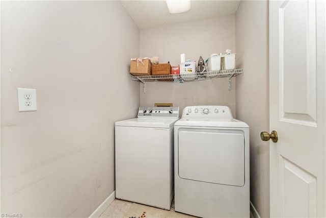 437 Valleymeade Drive, Kernersville, NC 27284