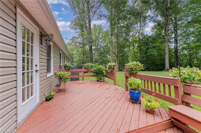 437 Valleymeade Drive, Kernersville, NC 27284