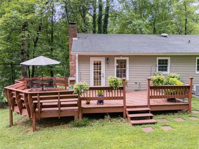437 Valleymeade Drive, Kernersville, NC 27284
