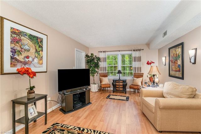 437 Valleymeade Drive, Kernersville, NC 27284
