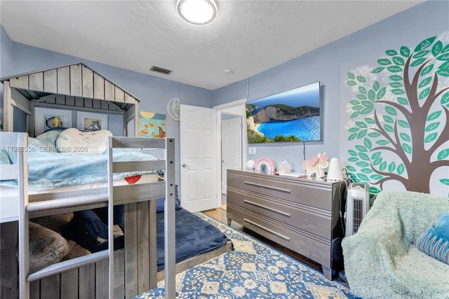 8600 NW 25th Ct, Sunrise, FL 33322