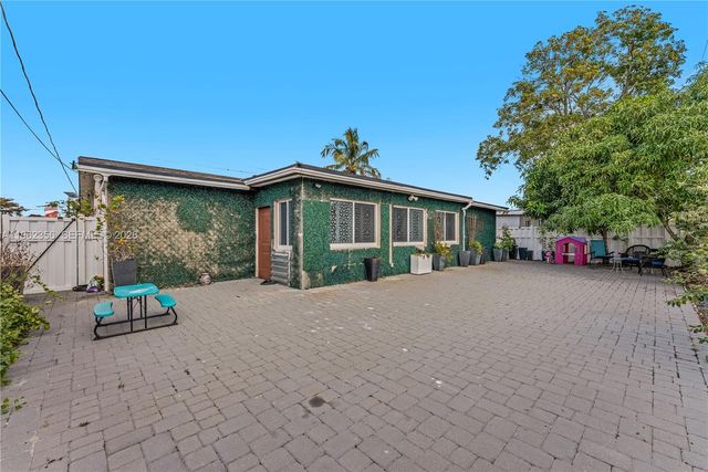 8600 NW 25th Ct, Sunrise, FL 33322