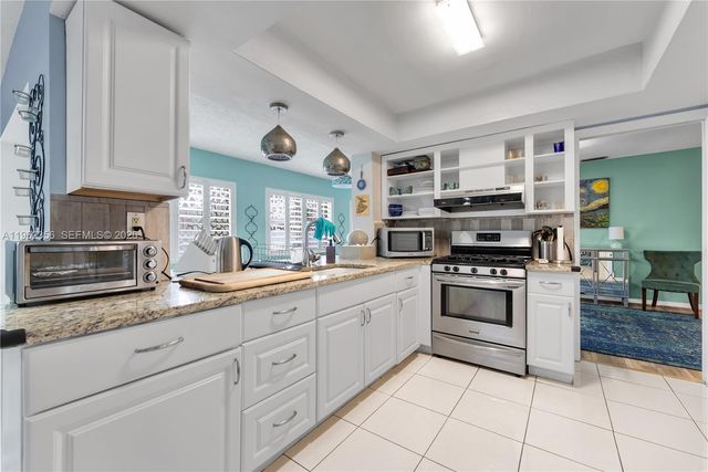 8600 NW 25th Ct, Sunrise, FL 33322