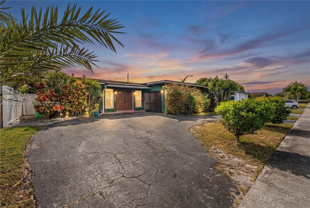 8600 NW 25th Ct, Sunrise, FL 33322