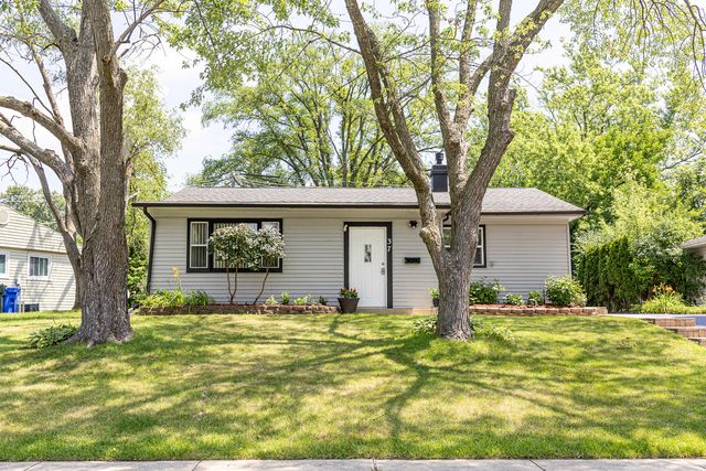 37 Pine Street, Carpentersville, IL 60110