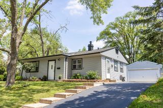 37 Pine Street, Carpentersville, IL 60110
