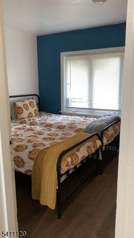 5 Park Sq, Lopatcong Twp., NJ 08865