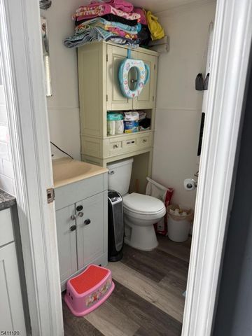 5 Park Sq, Lopatcong Twp., NJ 08865