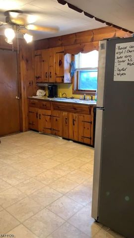 5 Park Sq, Lopatcong Twp., NJ 08865