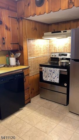 5 Park Sq, Lopatcong Twp., NJ 08865