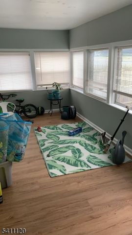 5 Park Sq, Lopatcong Twp., NJ 08865